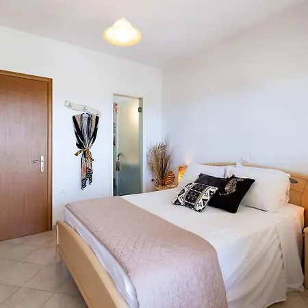 Bella. Tranquil, Exclusive, 4 Bed, Sea Views Villa Naxos City