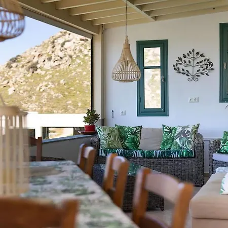 Bella. Tranquil, Exclusive, 4 Bed, Sea Views 别墅