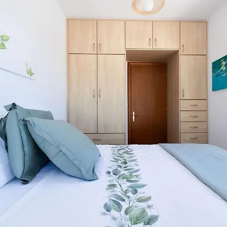 Bella. Tranquil, Exclusive, 4 Bed, Sea Views * 米科利维亚